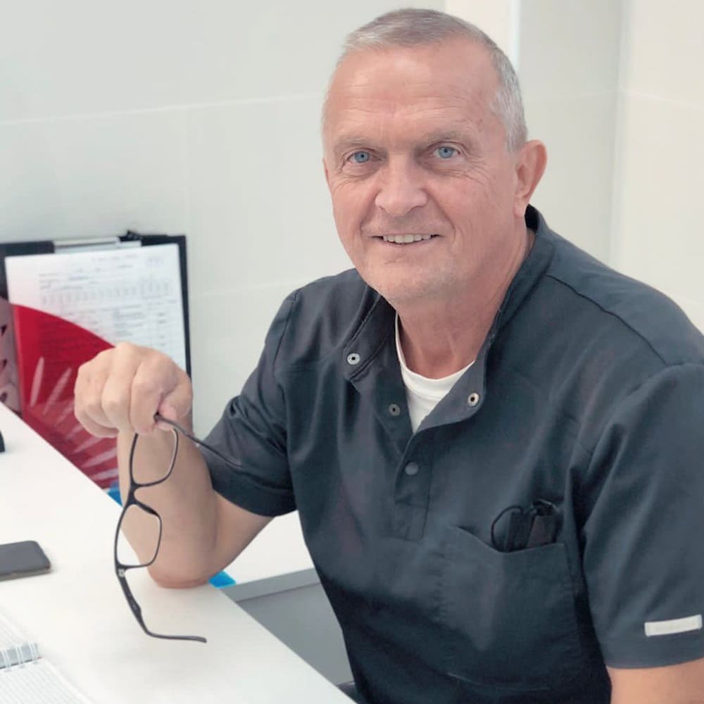 фото стоматолога Петров Олег Валентинович фото стоматолога - Петров Олег Валентинович